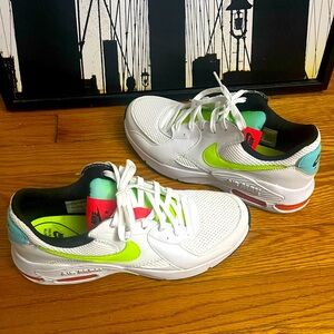 Women Nike Air Excee. Size 7.5